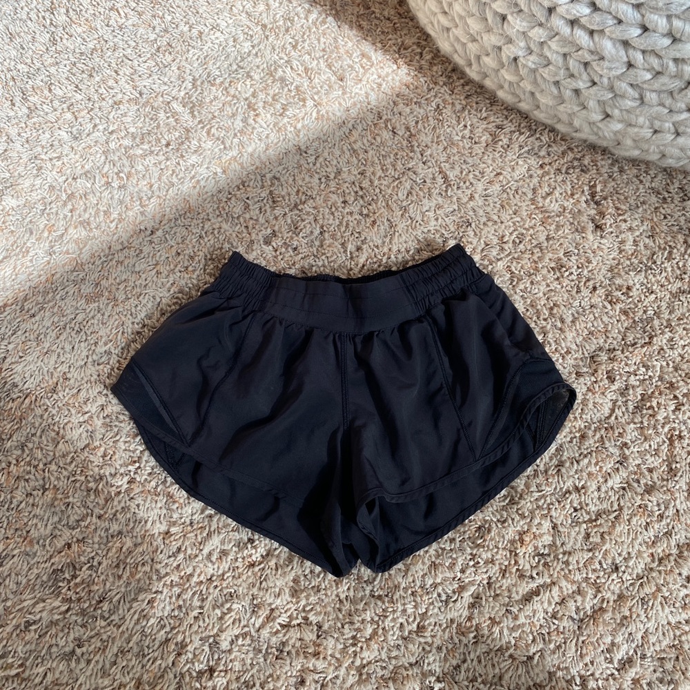 Lululemon hotty hot short 2.5”